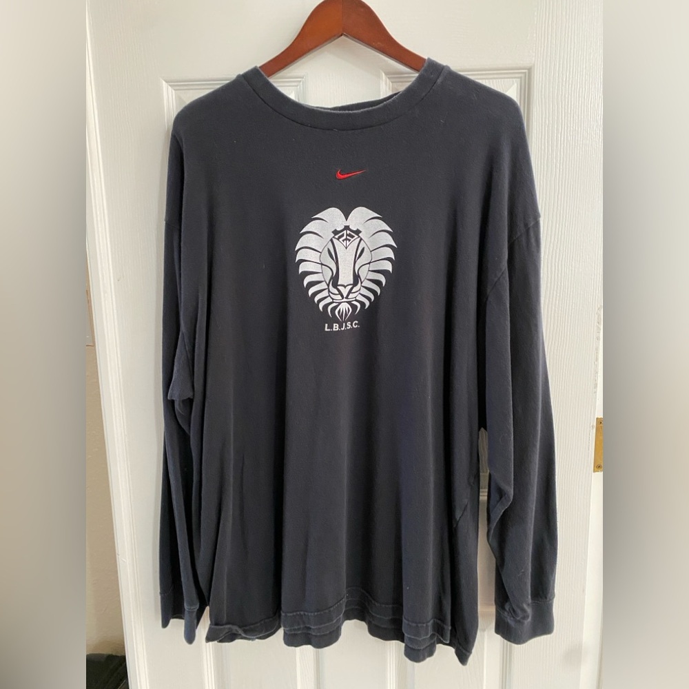 RARE! LeBron James Nike Black Long Sleeve Shirt with Lion Graphic